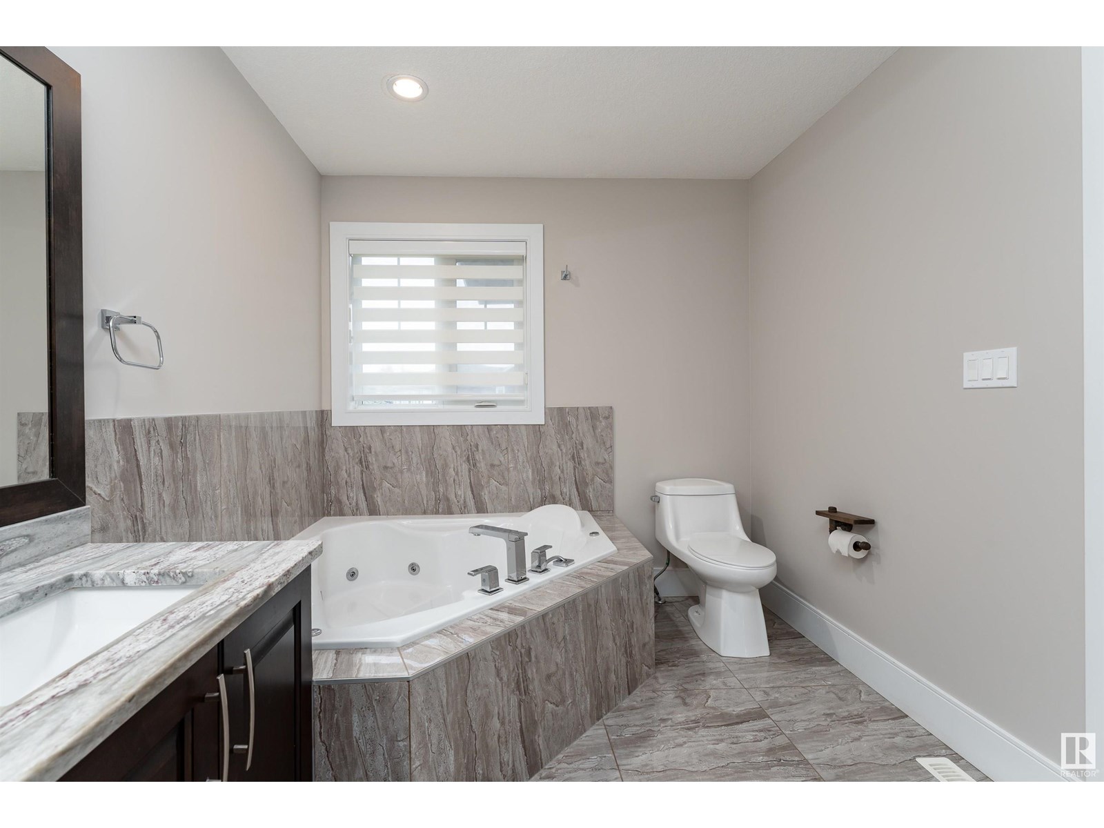 Photo 18 of 2422 Ashcraft Cr Sw, Edmonton AB