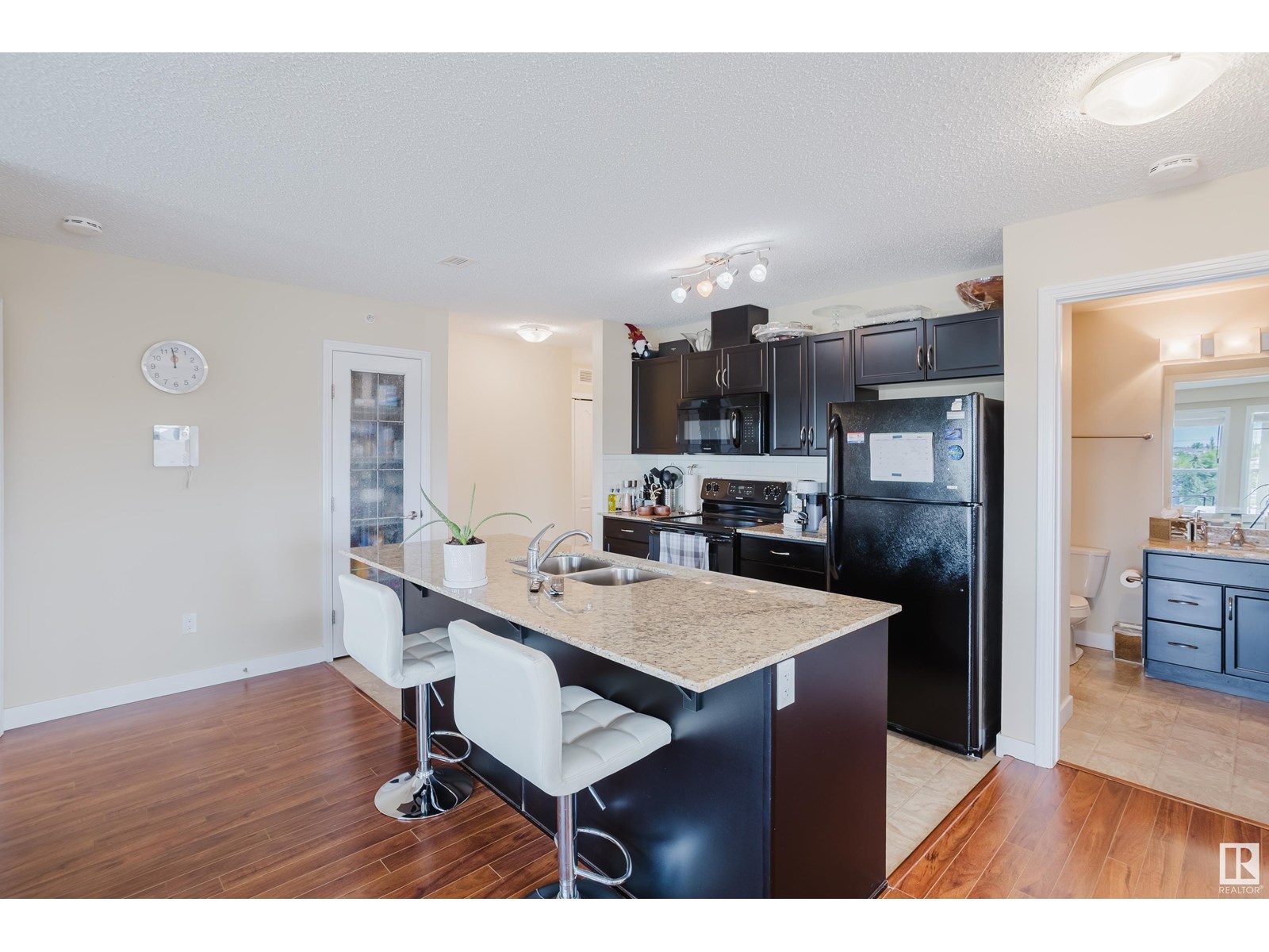 Photo 4 of 415 12650 142 Av Nw, Edmonton AB