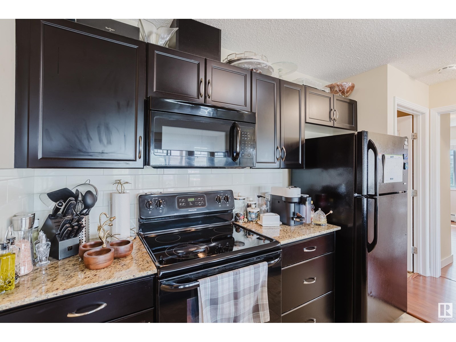 Photo 8 of 415 12650 142 Av Nw, Edmonton AB