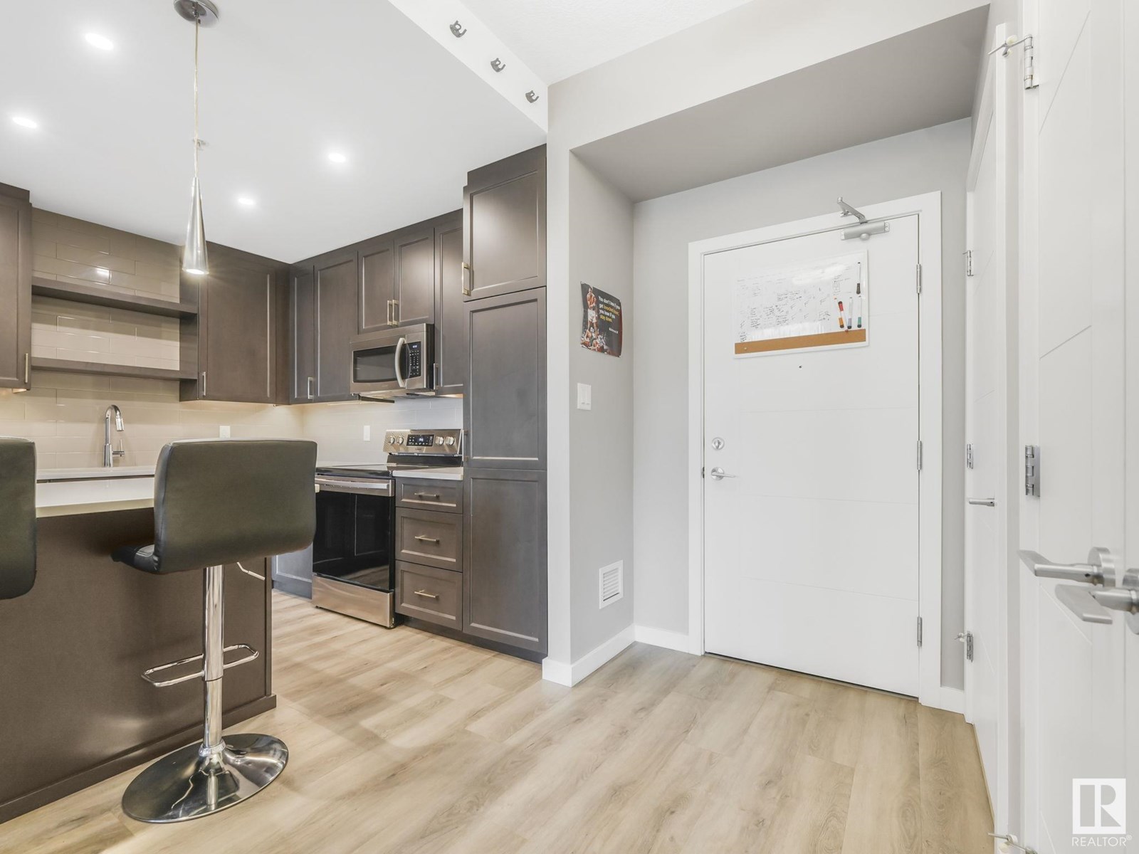 Photo 10 of 135 1154 Adamson Dr Sw, Edmonton AB