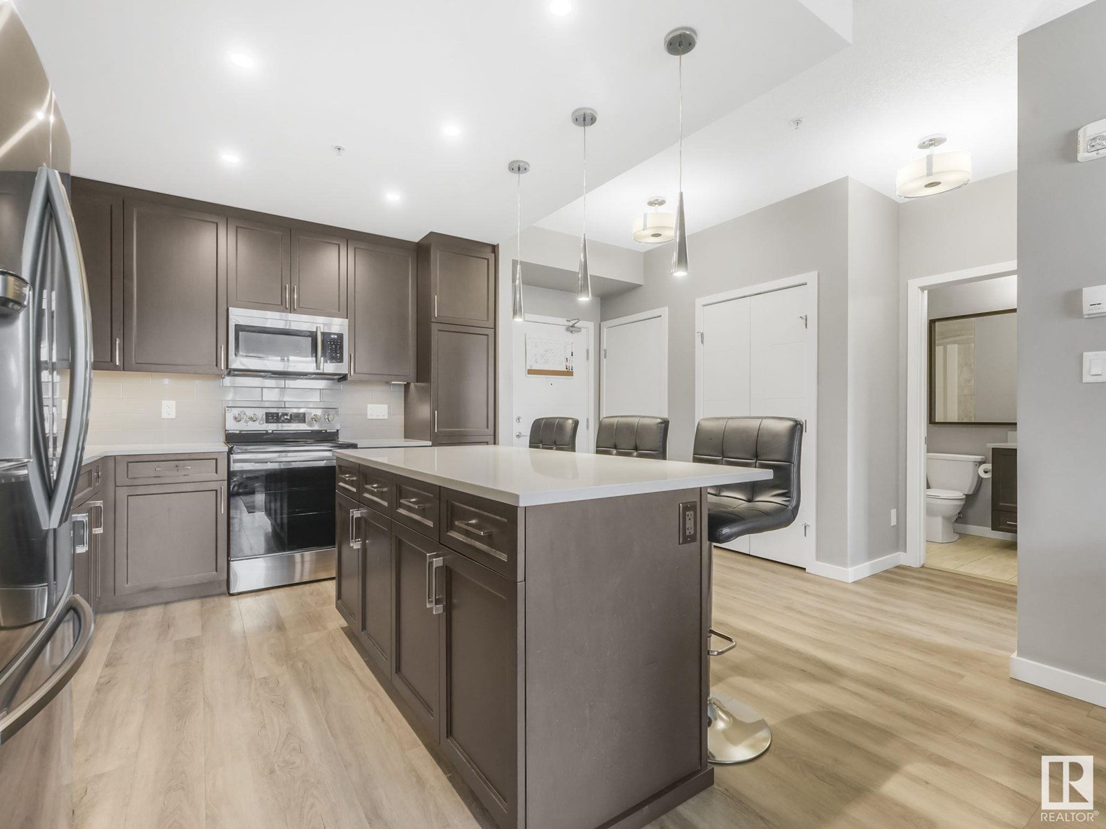 Photo 9 of 135 1154 Adamson Dr Sw, Edmonton AB