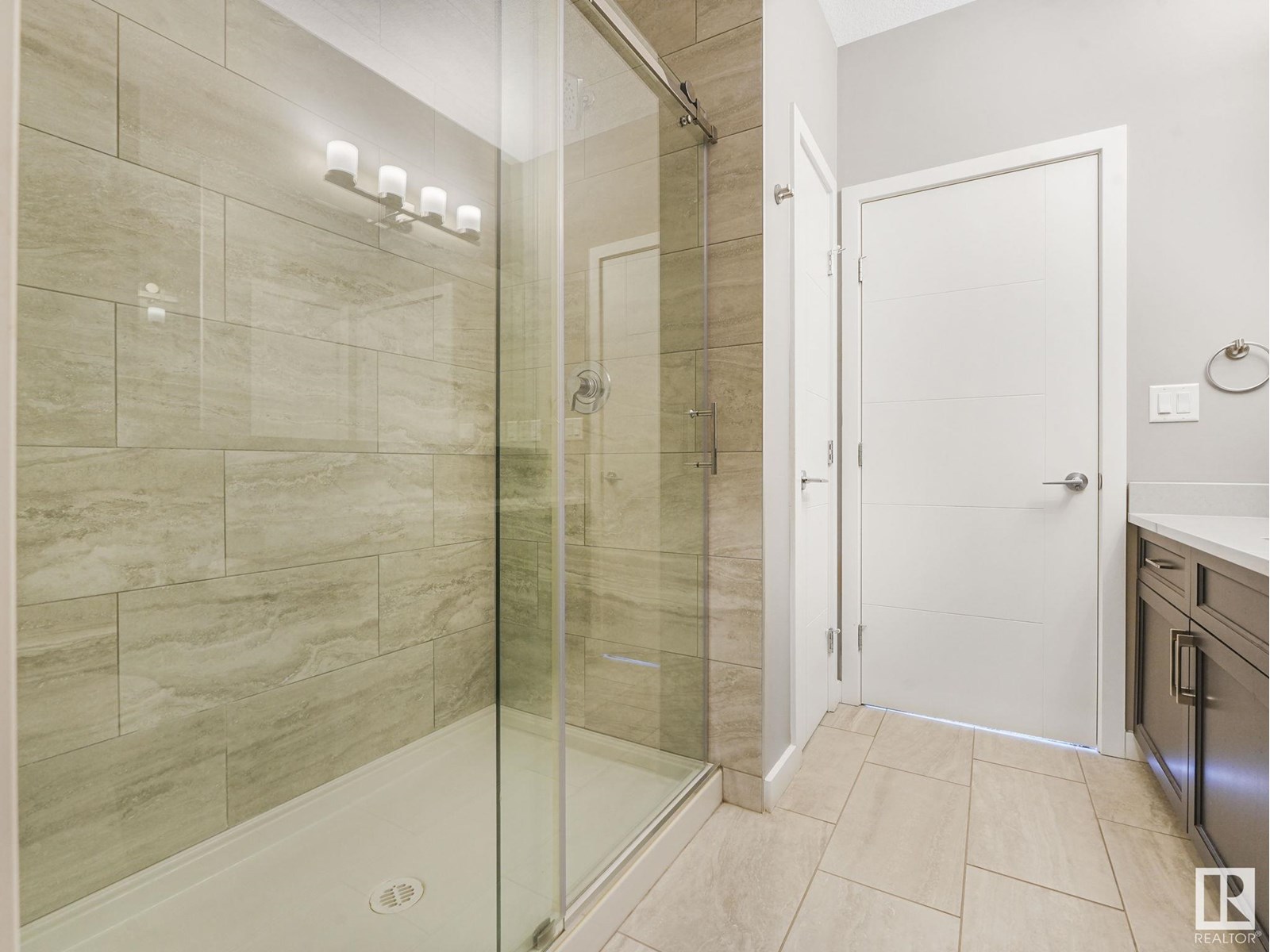 Photo 15 of 135 1154 Adamson Dr Sw, Edmonton AB