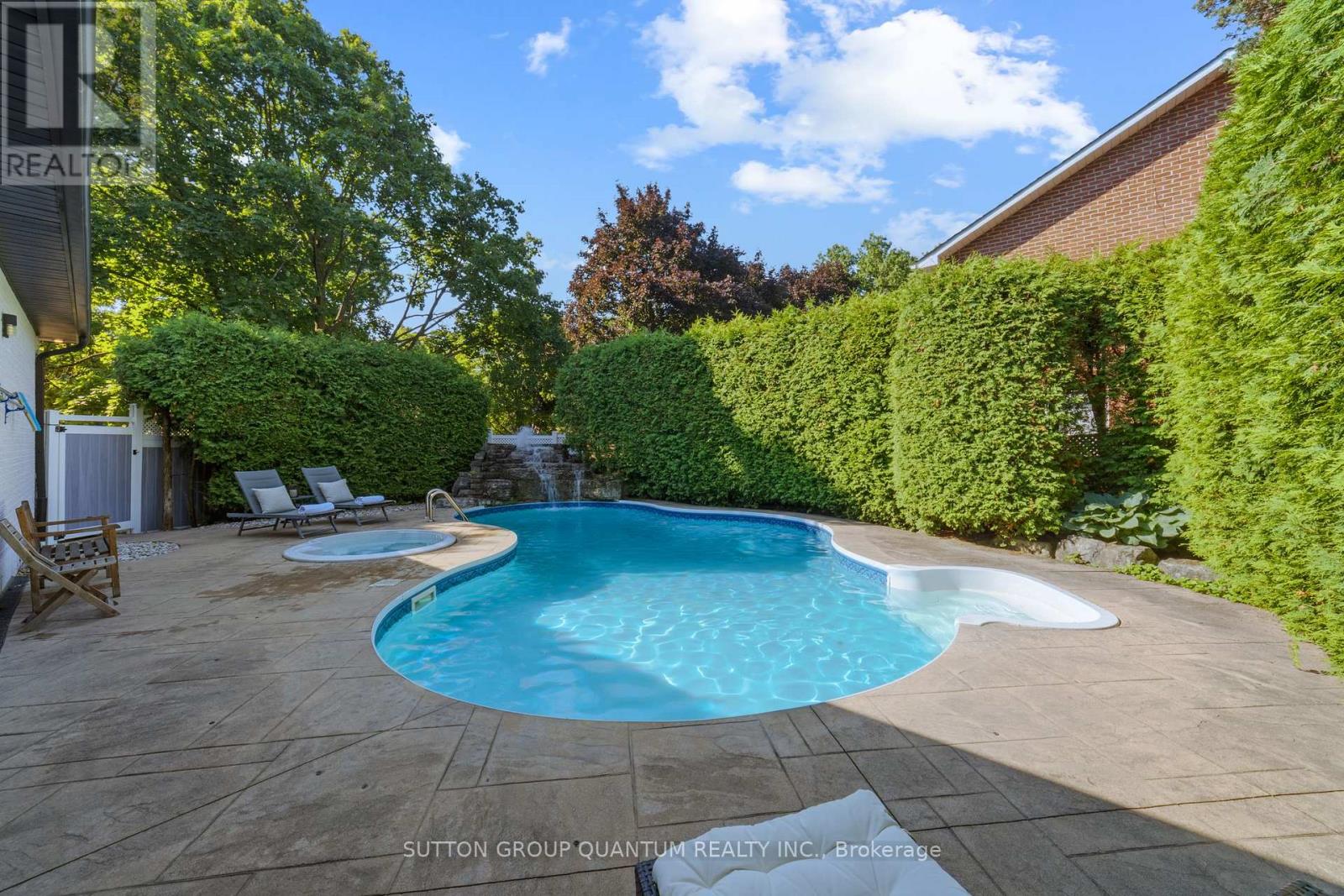 Photo 5 of 1857 Friar Tuck Court, Mississauga ON
