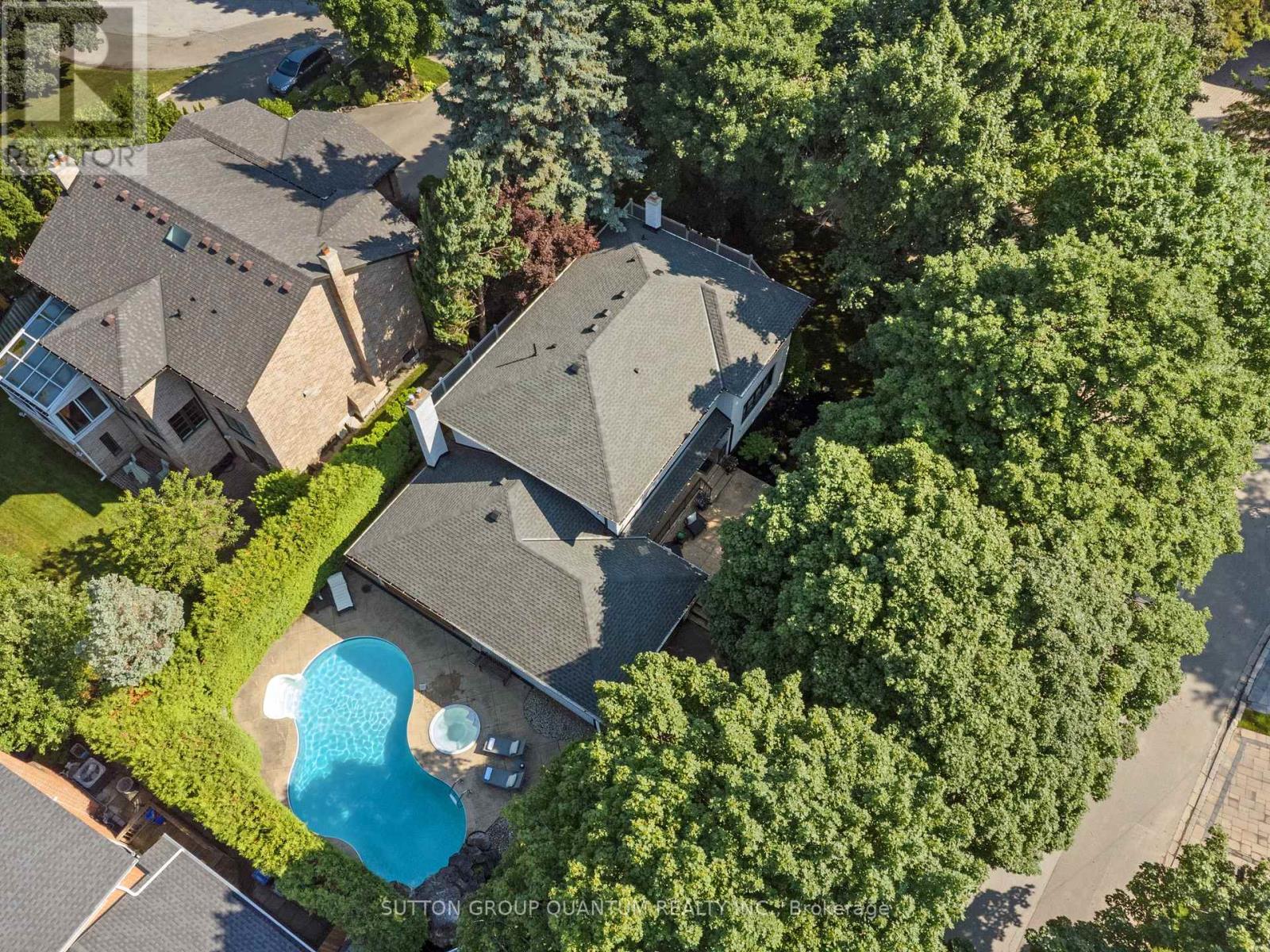 Photo 12 of 1857 Friar Tuck Court, Mississauga ON