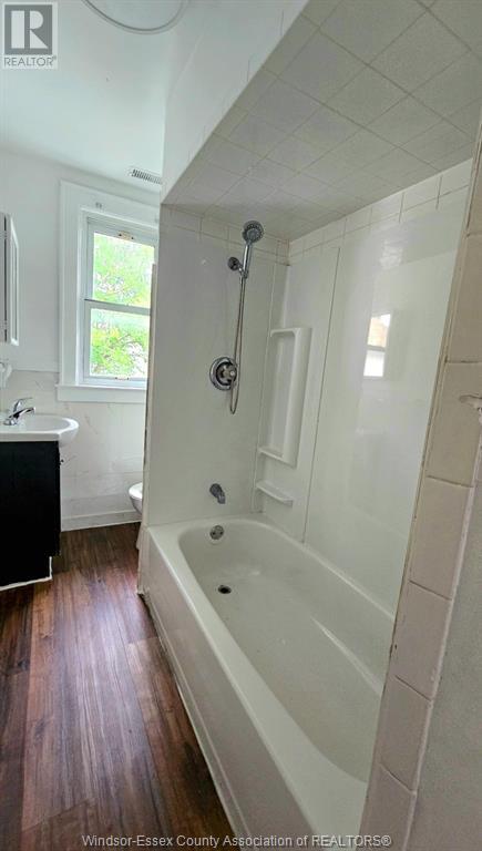 Photo 3 of 1082 Niagara Street, Windsor ON