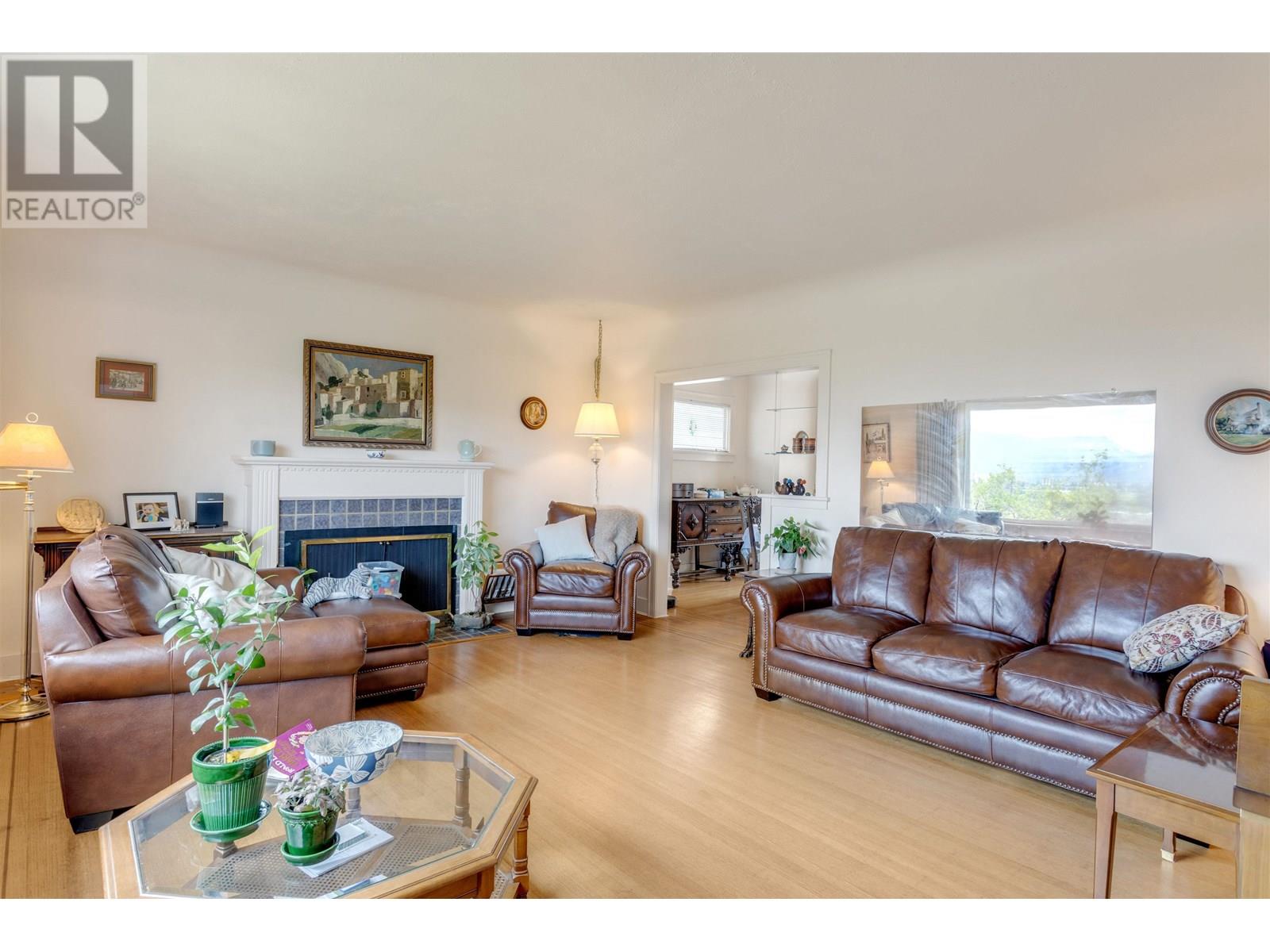 Photo 5 of 2912 W 27th Avenue, Vancouver BC