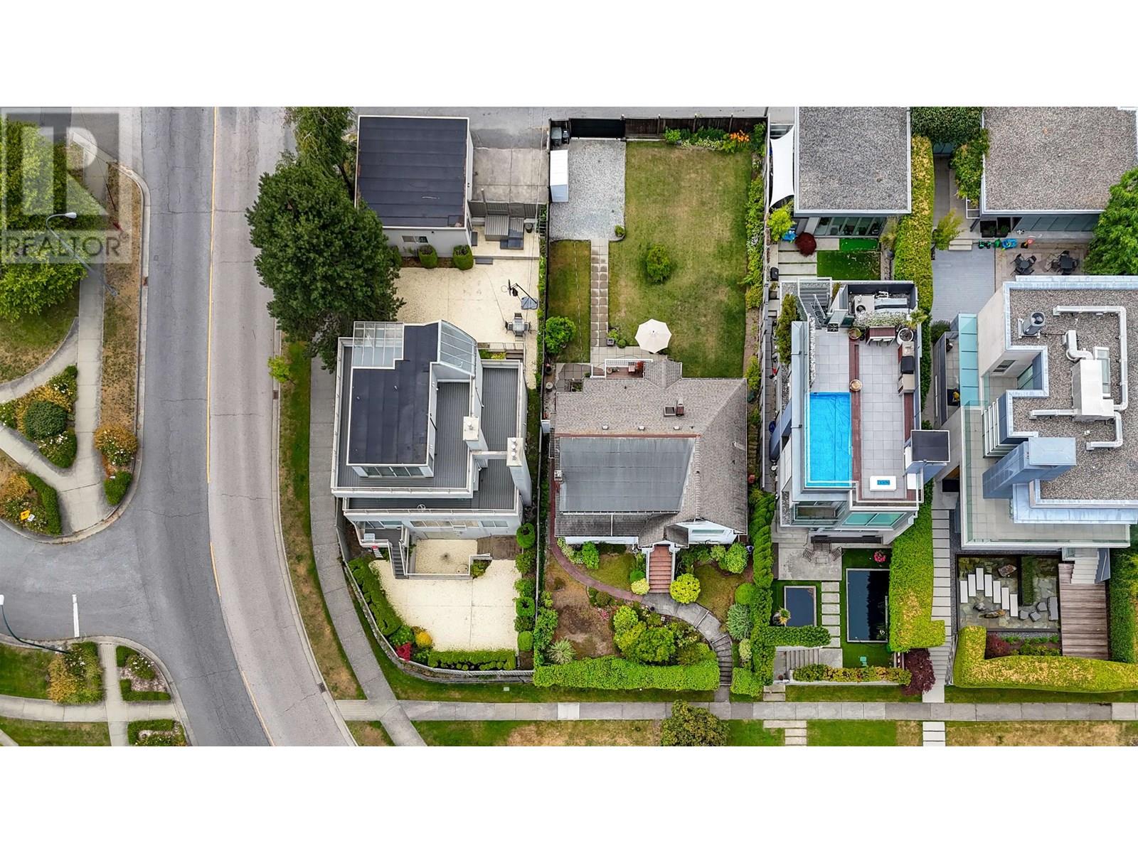 Photo 3 of 2912 W 27th Avenue, Vancouver BC