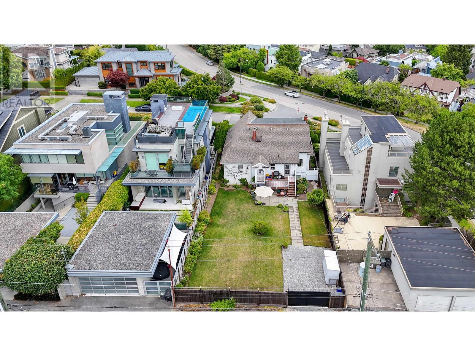 Photo 9 of 2912 W 27th Avenue, Vancouver BC