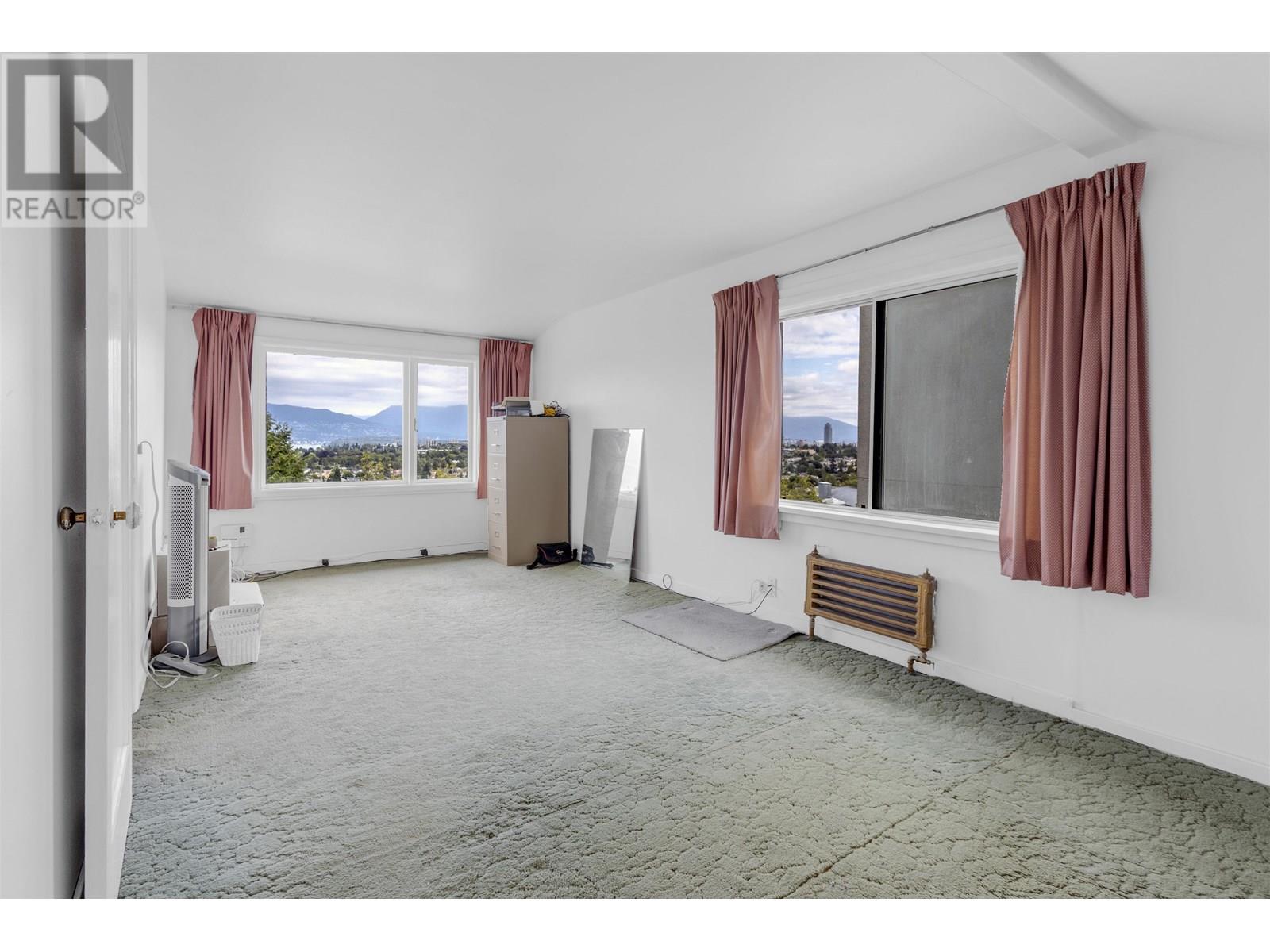 Photo 2 of 2912 W 27th Avenue, Vancouver BC
