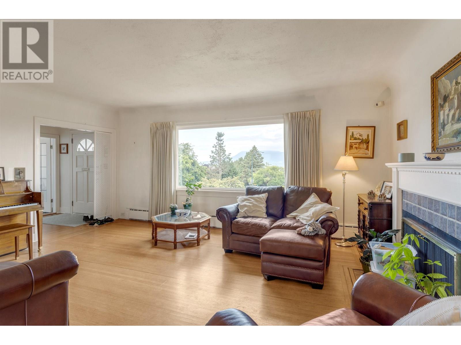 Photo 14 of 2912 W 27th Avenue, Vancouver BC