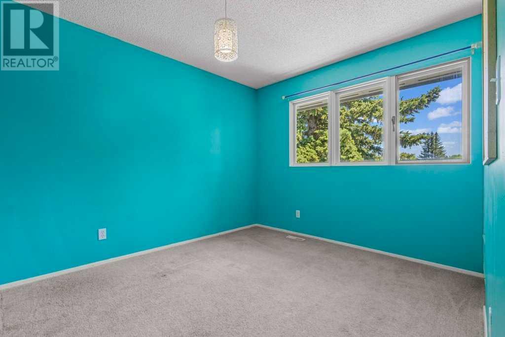 Single Family House for Sale in  Parkridge Way SE Parkland Calgary 