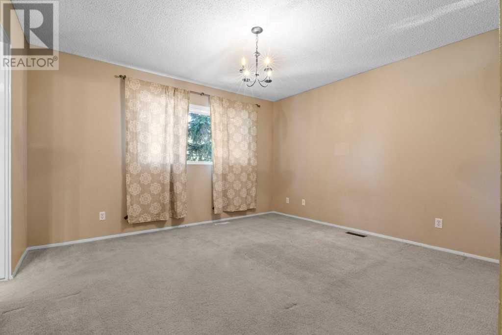 Single Family House for Sale in  Parkridge Way SE Parkland Calgary 
