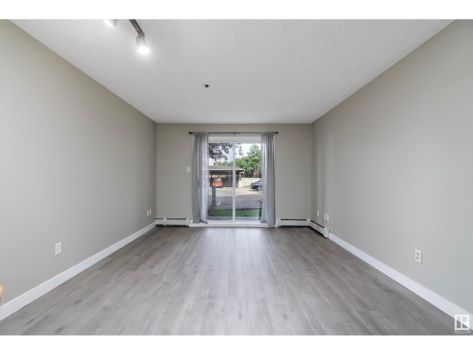 Photo 12 of 123 2305 35 A Av Nw, Edmonton AB