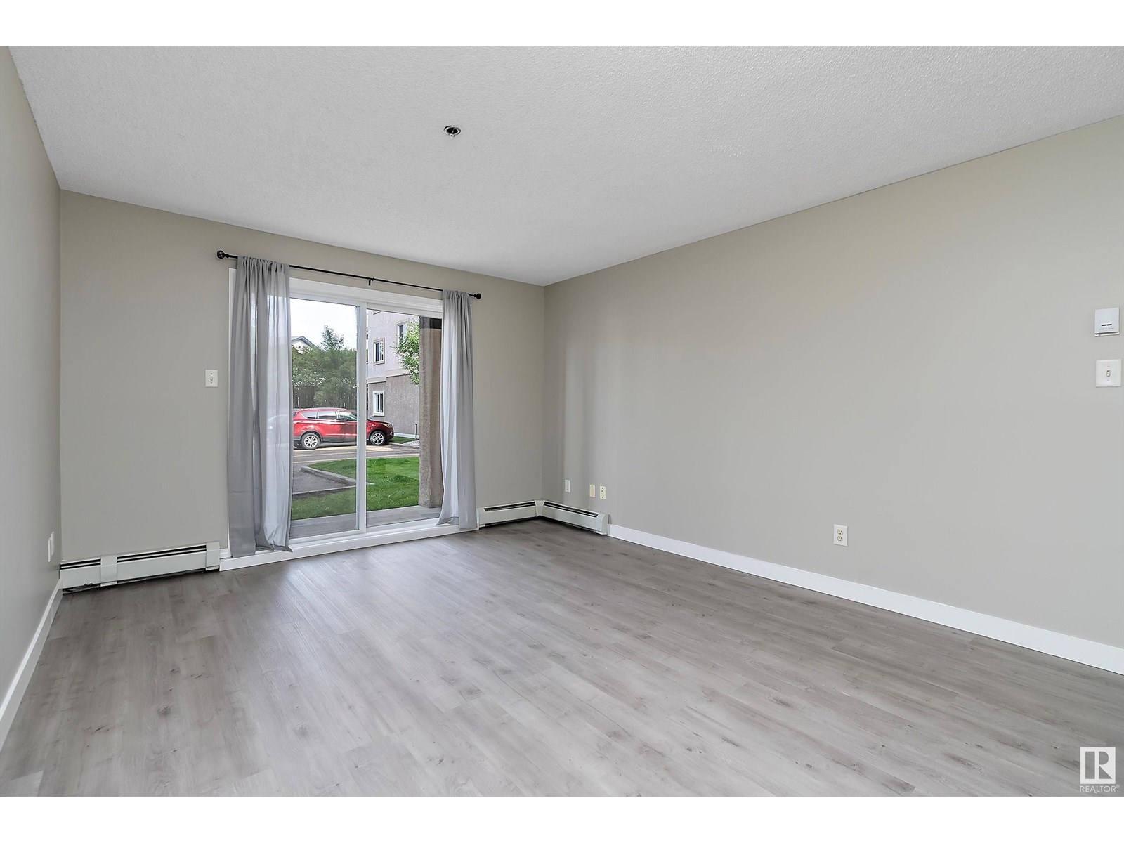 Photo 13 of 123 2305 35 A Av Nw, Edmonton AB