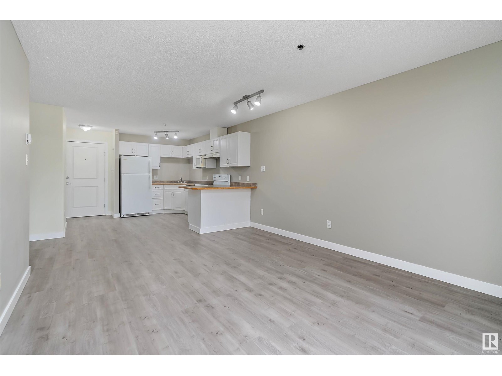 Photo 16 of 123 2305 35 A Av Nw, Edmonton AB