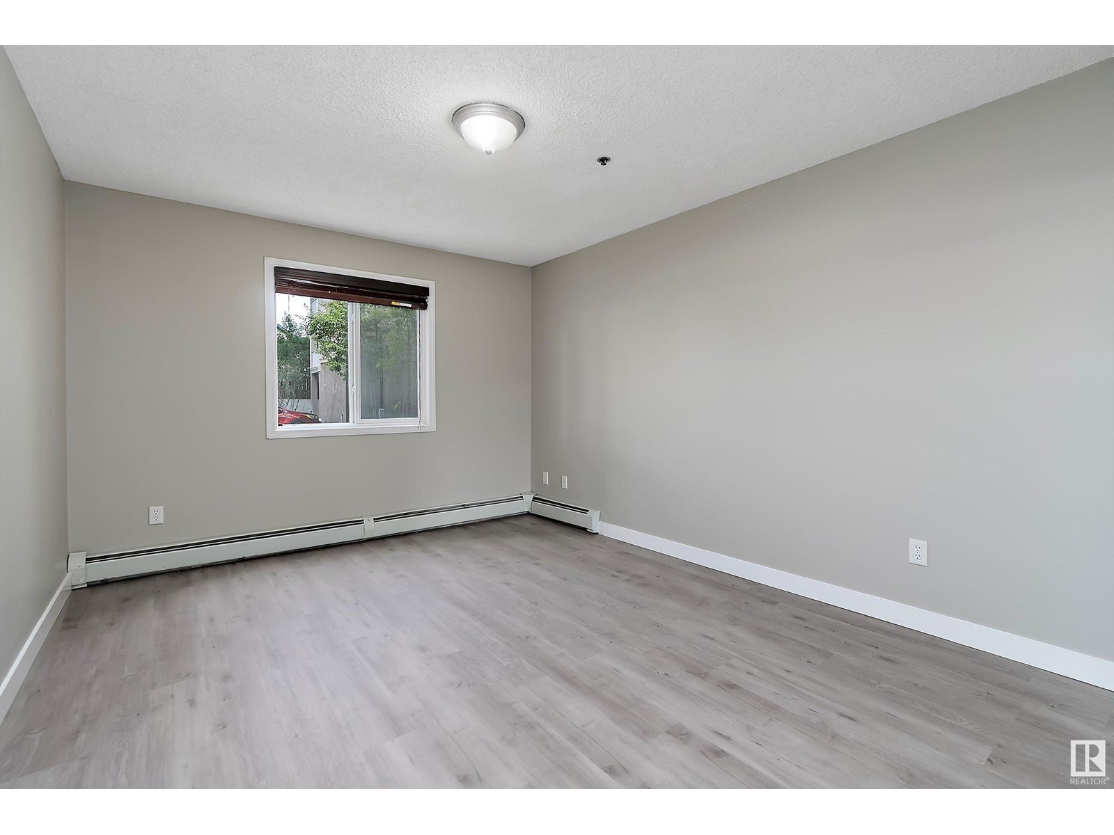 Photo 18 of 123 2305 35 A Av Nw, Edmonton AB