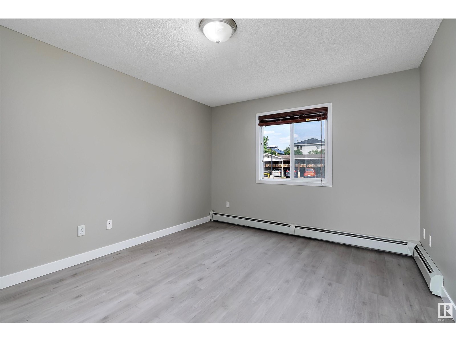 Photo 21 of 123 2305 35 A Av Nw, Edmonton AB