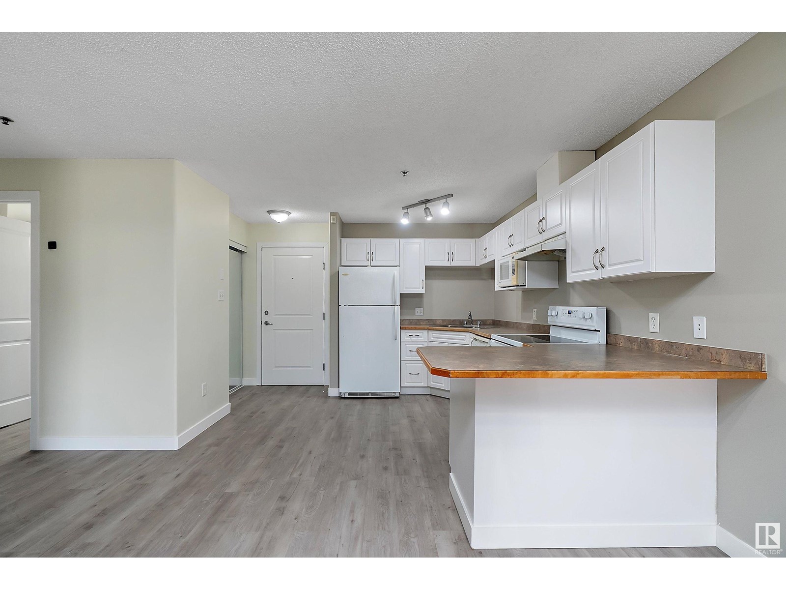 Photo 6 of 123 2305 35 A Av Nw, Edmonton AB