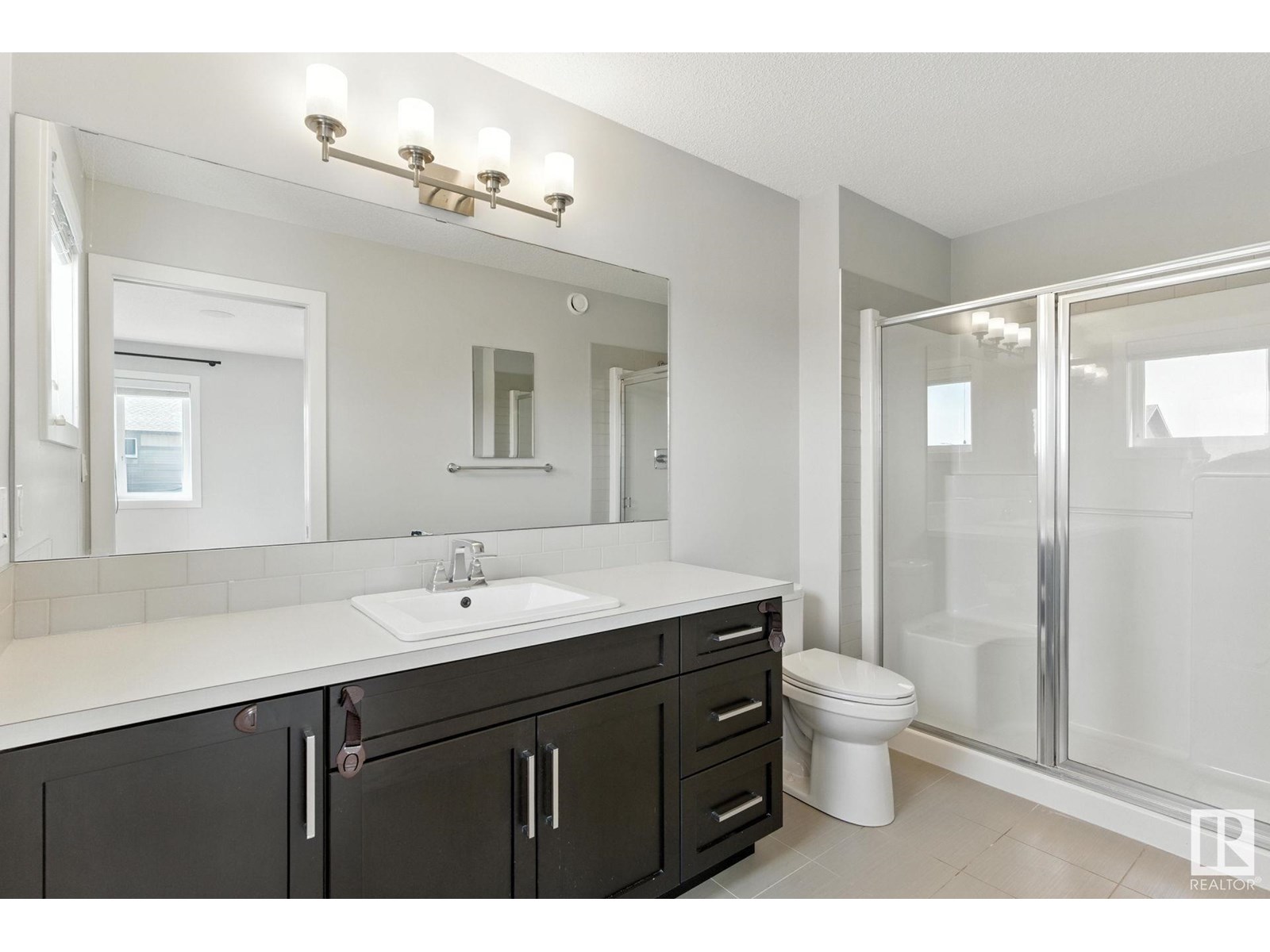 Photo 13 of 2033 Cavanagh Dr Sw, Edmonton AB