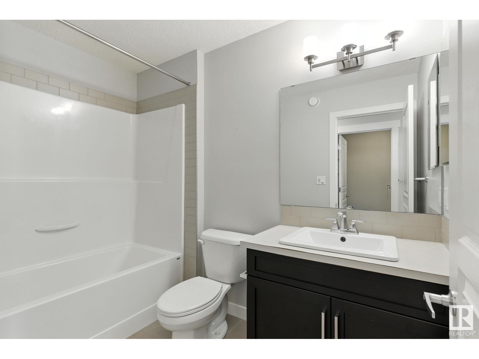 Photo 15 of 2033 Cavanagh Dr Sw, Edmonton AB