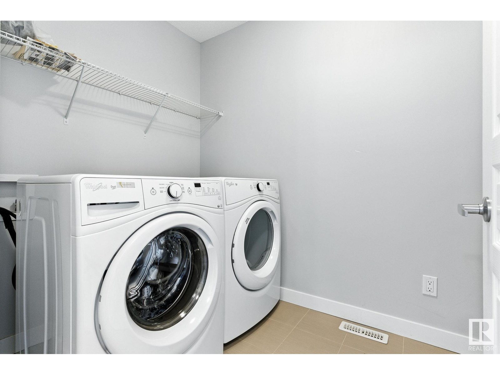 Photo 17 of 2033 Cavanagh Dr Sw, Edmonton AB