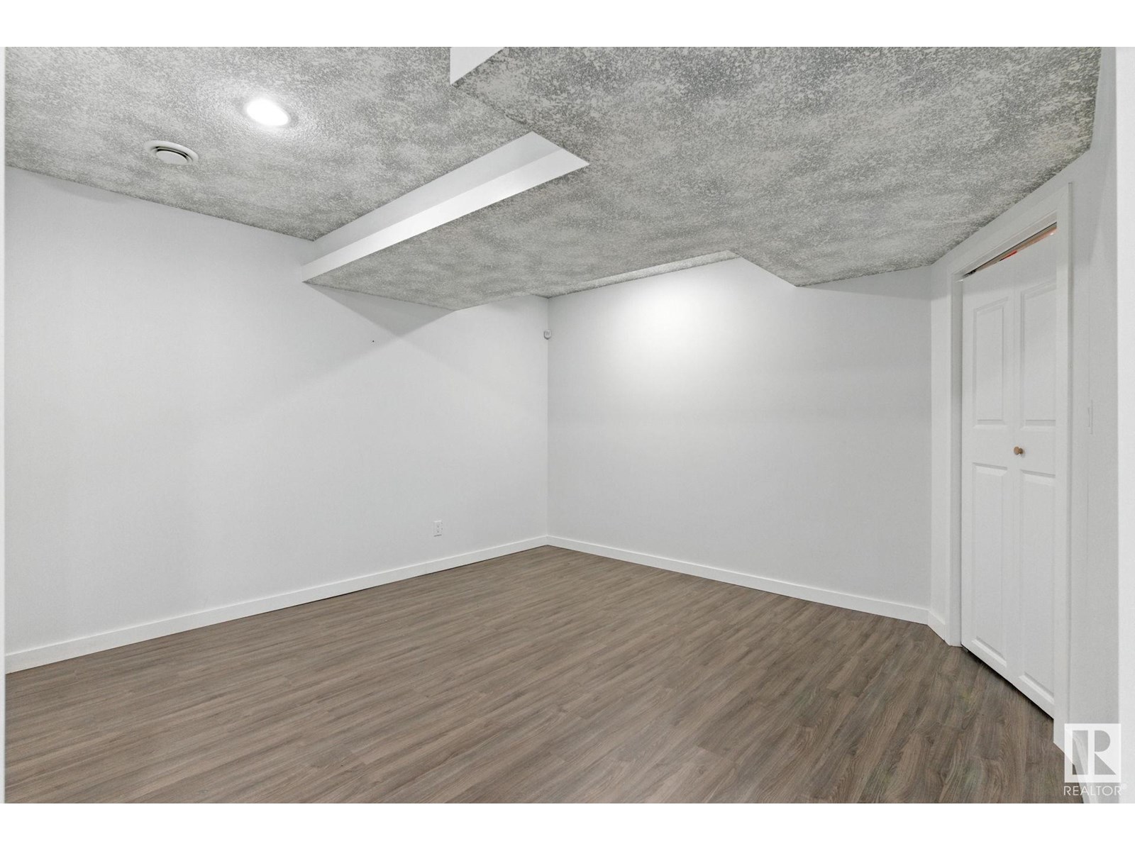 Photo 19 of 2033 Cavanagh Dr Sw, Edmonton AB