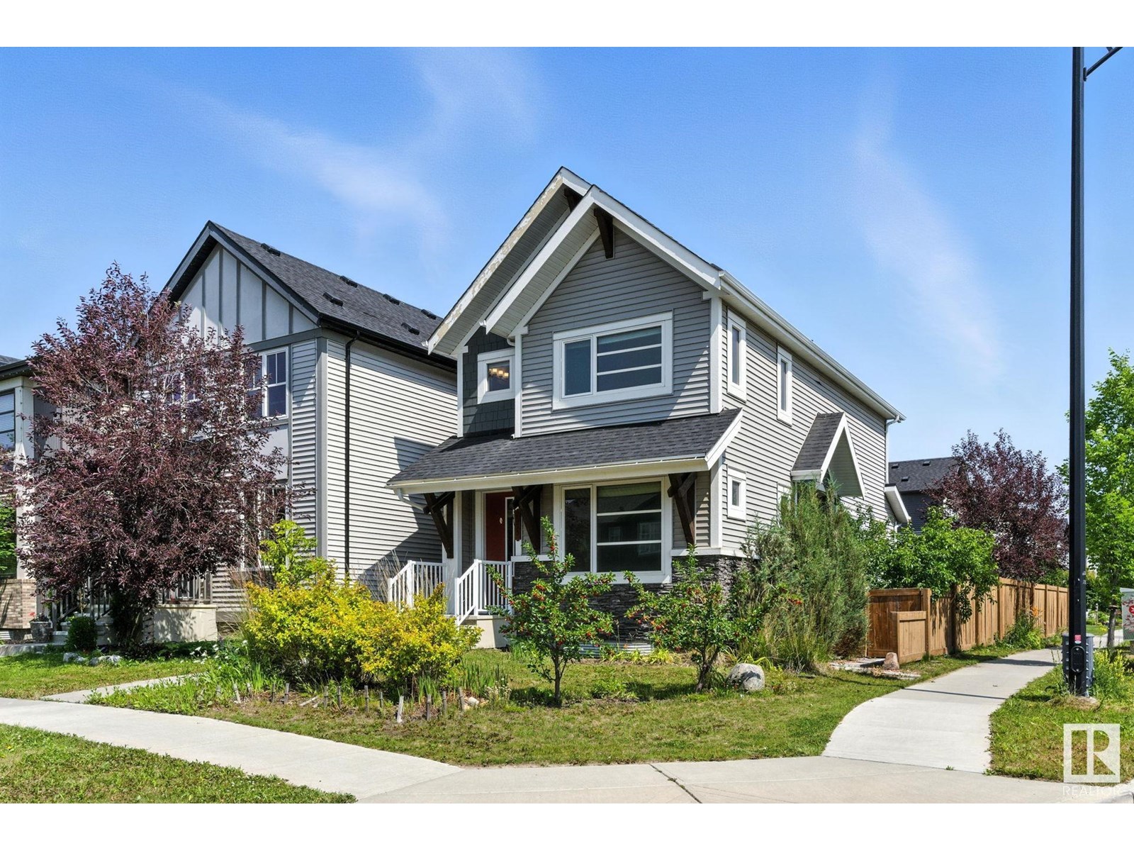 Photo 2 of 2033 Cavanagh Dr Sw, Edmonton AB
