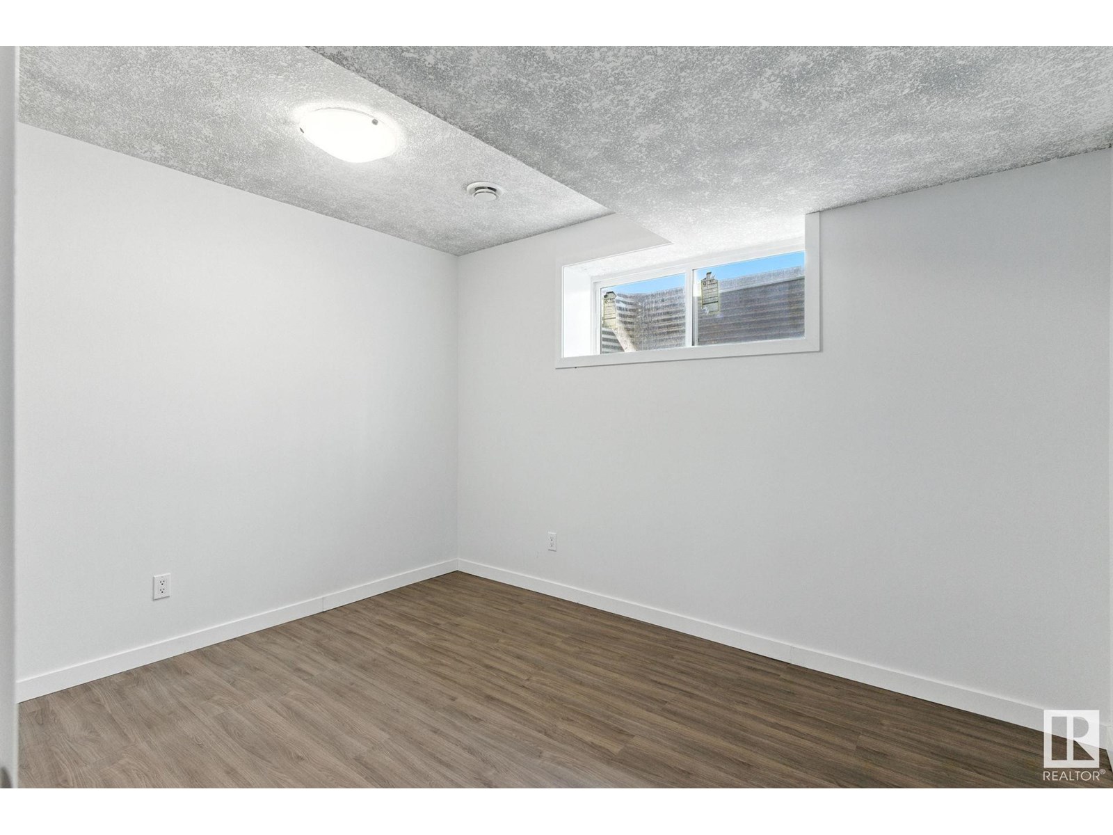 Photo 21 of 2033 Cavanagh Dr Sw, Edmonton AB
