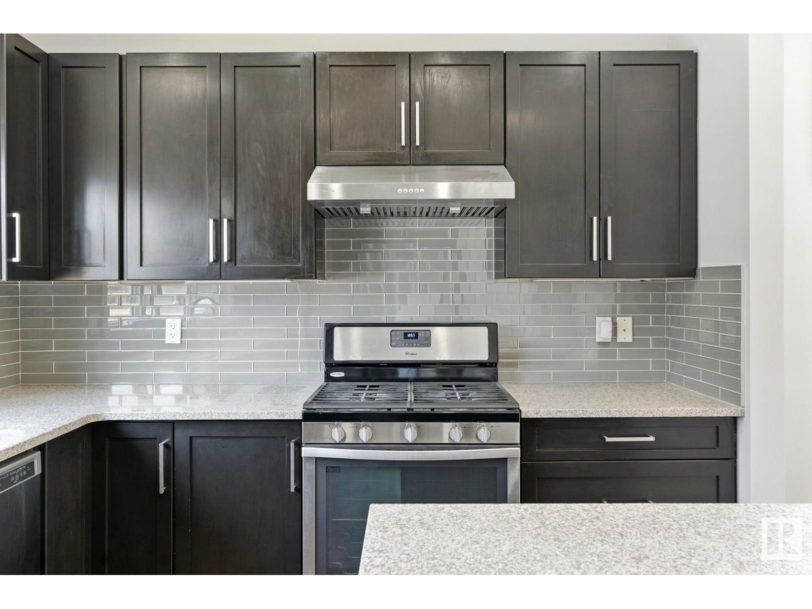Photo 7 of 2033 Cavanagh Dr Sw, Edmonton AB