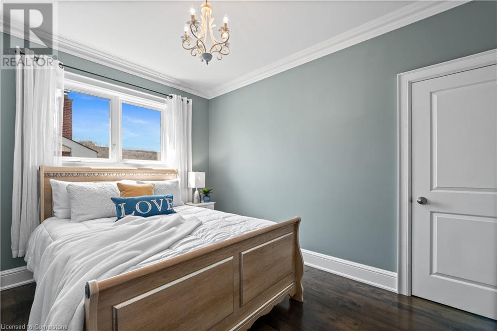 Photo 18 of 211 Lewis Road, Stoney Creek ON