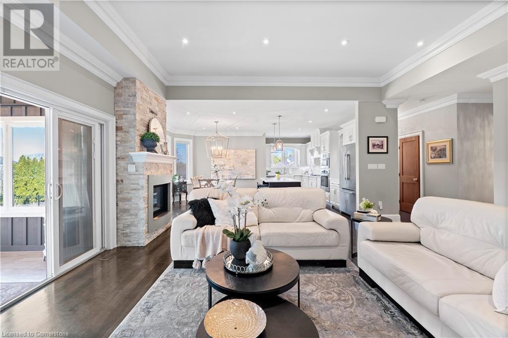Photo 8 of 211 Lewis Road, Stoney Creek ON