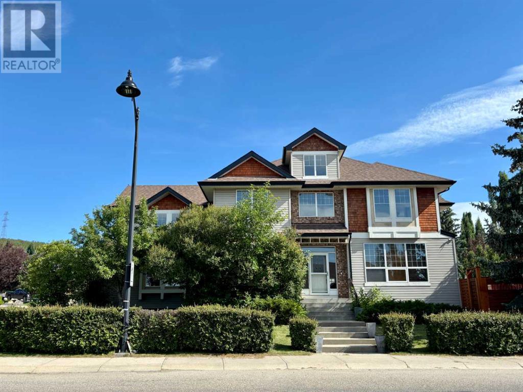 Photo 1 of 7 Crestmont Drive Sw, Calgary AB