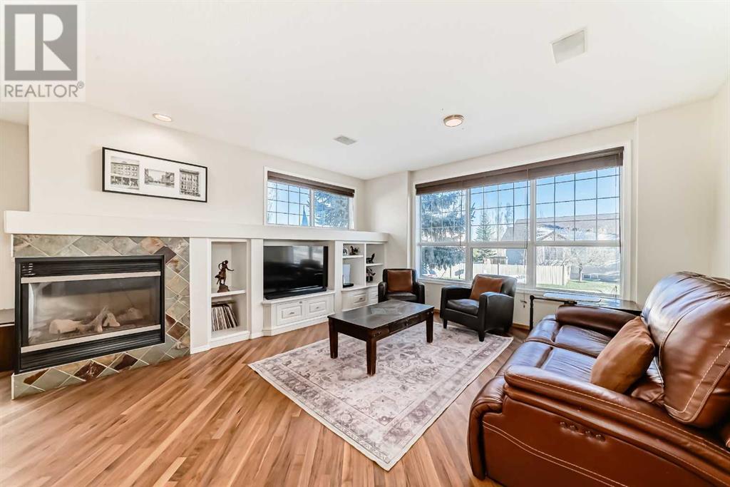 Photo 8 of 7 Crestmont Drive Sw, Calgary AB