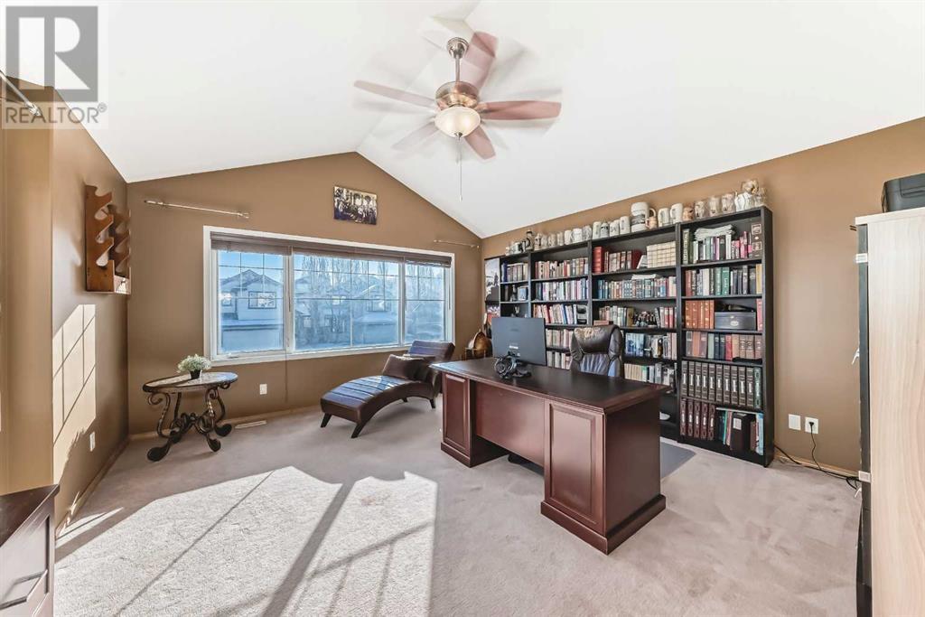 Photo 20 of 7 Crestmont Drive Sw, Calgary AB