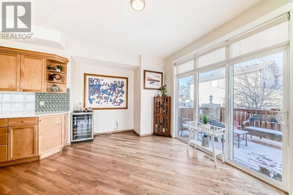 Photo 12 of 7 Crestmont Drive Sw, Calgary AB