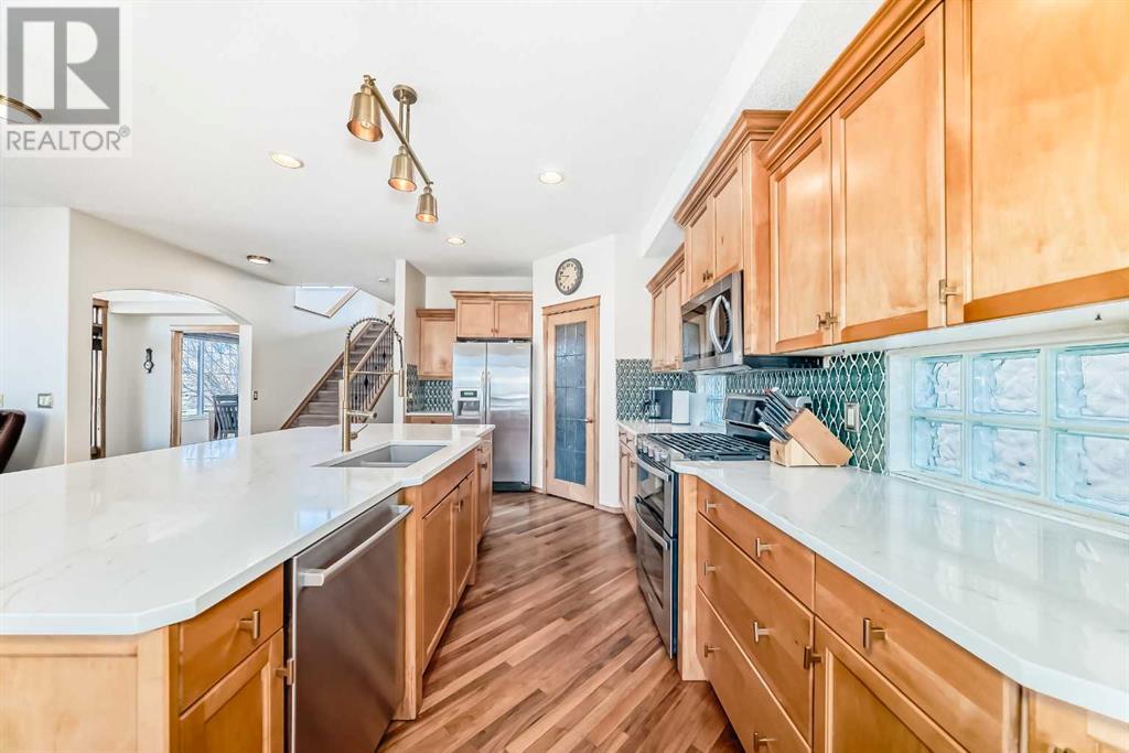 Photo 6 of 7 Crestmont Drive Sw, Calgary AB