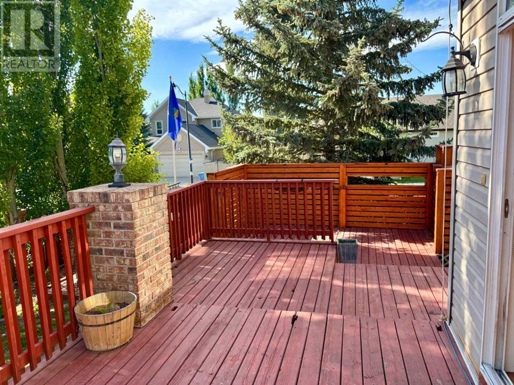 Photo 27 of 7 Crestmont Drive Sw, Calgary AB