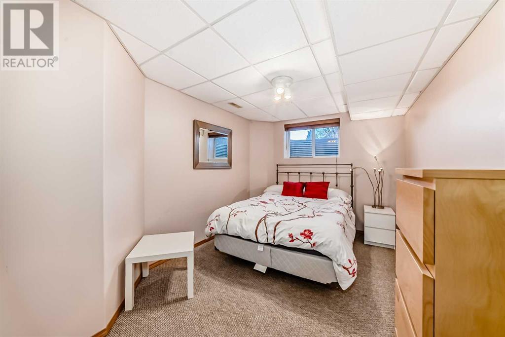 Photo 26 of 7 Crestmont Drive Sw, Calgary AB