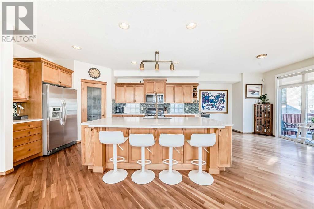 Photo 4 of 7 Crestmont Drive Sw, Calgary AB