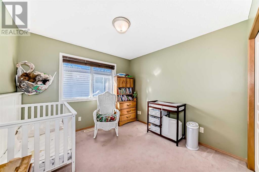 Photo 19 of 7 Crestmont Drive Sw, Calgary AB