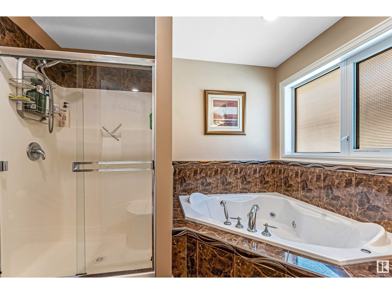 Photo 10 of 6928 14 Av Sw, Edmonton AB