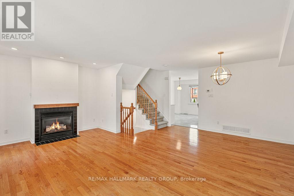 Photo 10 of 15 Georgeton Private, Ottawa ON