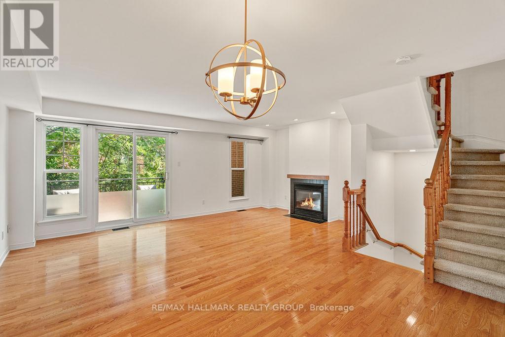 Photo 9 of 15 Georgeton Private, Ottawa ON