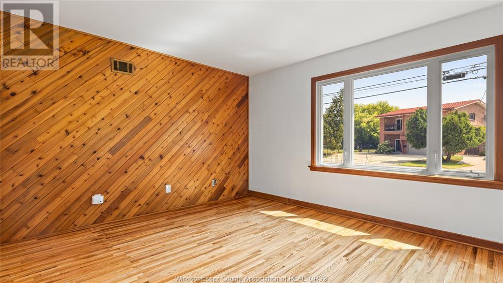 Photo 12 of 527 Jarvis Avenue, Windsor ON