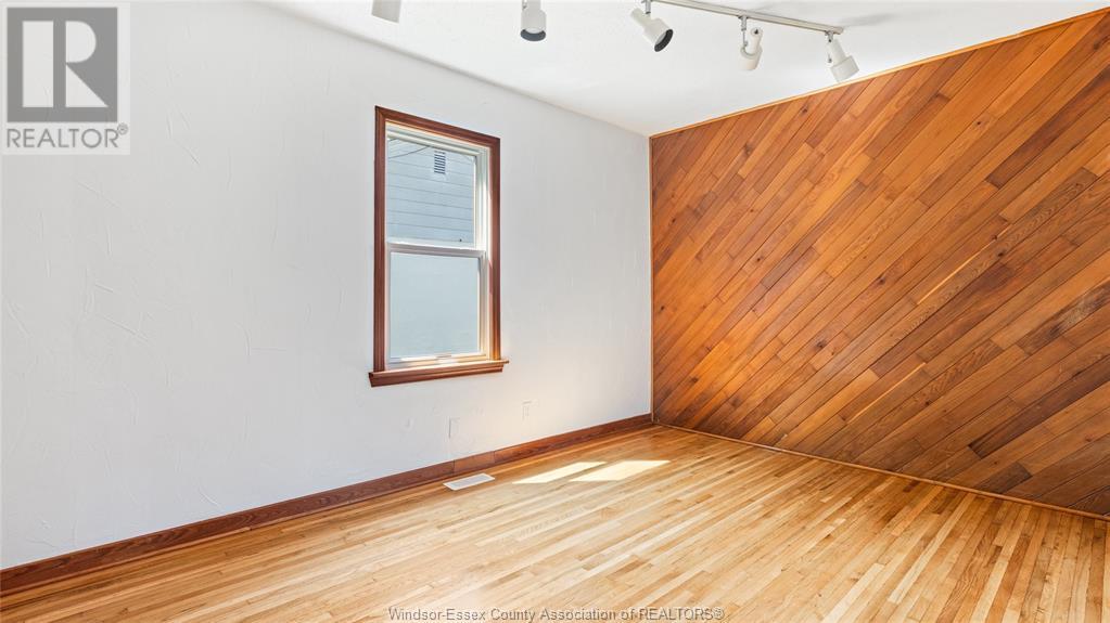 Photo 13 of 527 Jarvis Avenue, Windsor ON