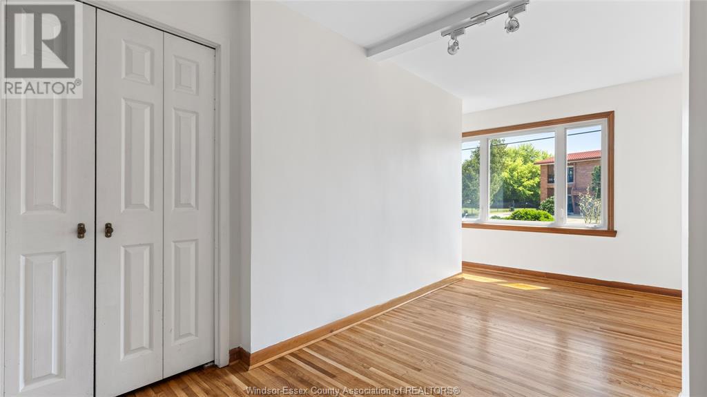 Photo 14 of 527 Jarvis Avenue, Windsor ON
