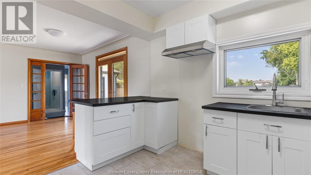 Photo 15 of 527 Jarvis Avenue, Windsor ON