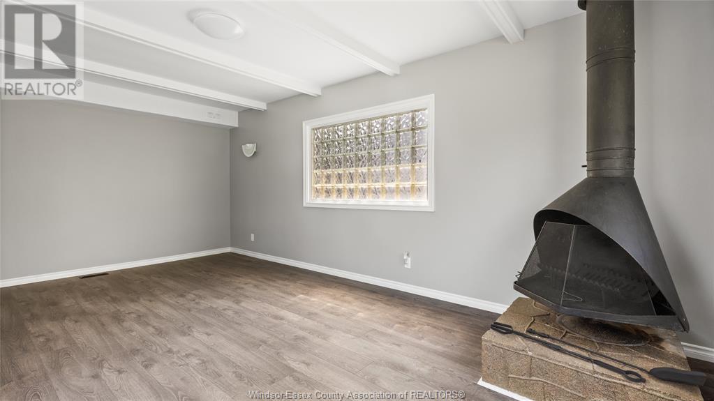 Photo 17 of 527 Jarvis Avenue, Windsor ON