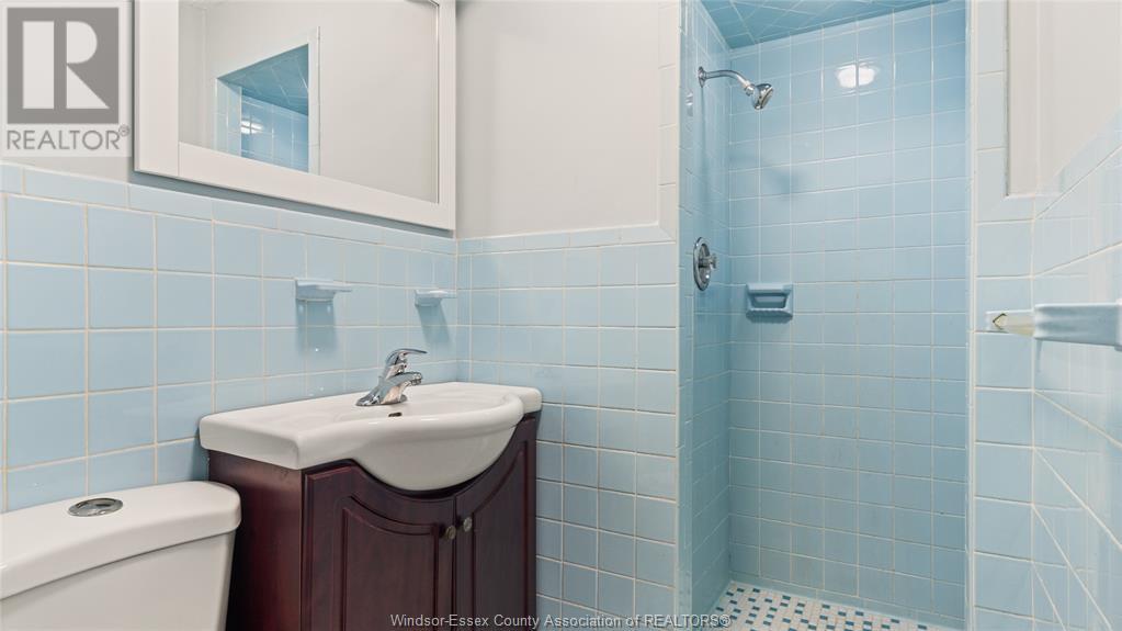 Photo 22 of 527 Jarvis Avenue, Windsor ON