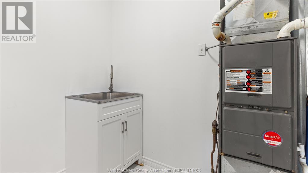 Photo 27 of 527 Jarvis Avenue, Windsor ON